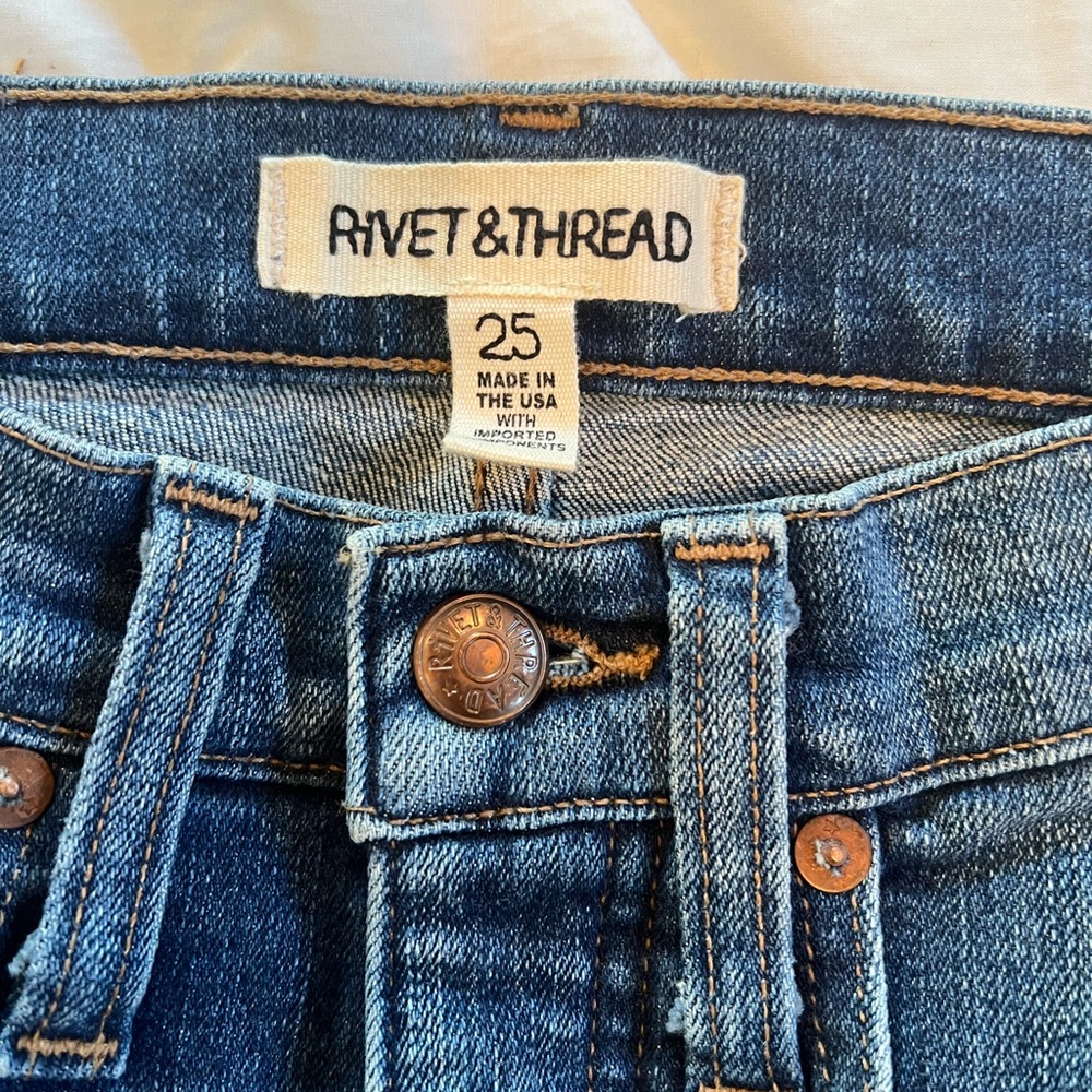 Rivet and Thread jeans like new size 25
